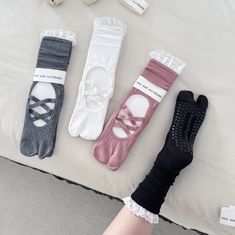 Lace Trim Split Toe Yoga Socks - Yoga Of Fitness recension och pris